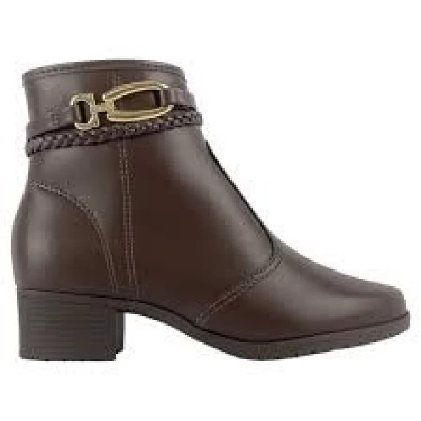 Bota moleca fivela e salto