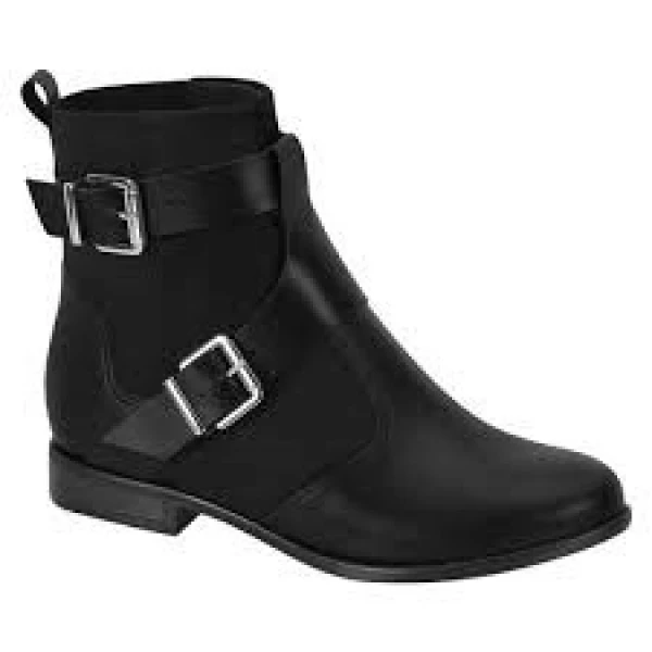 Bota moleca fivela