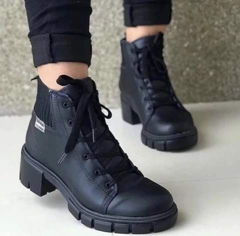 Bota moleca coturno 