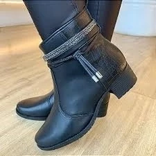 Bota moleca salto bloco