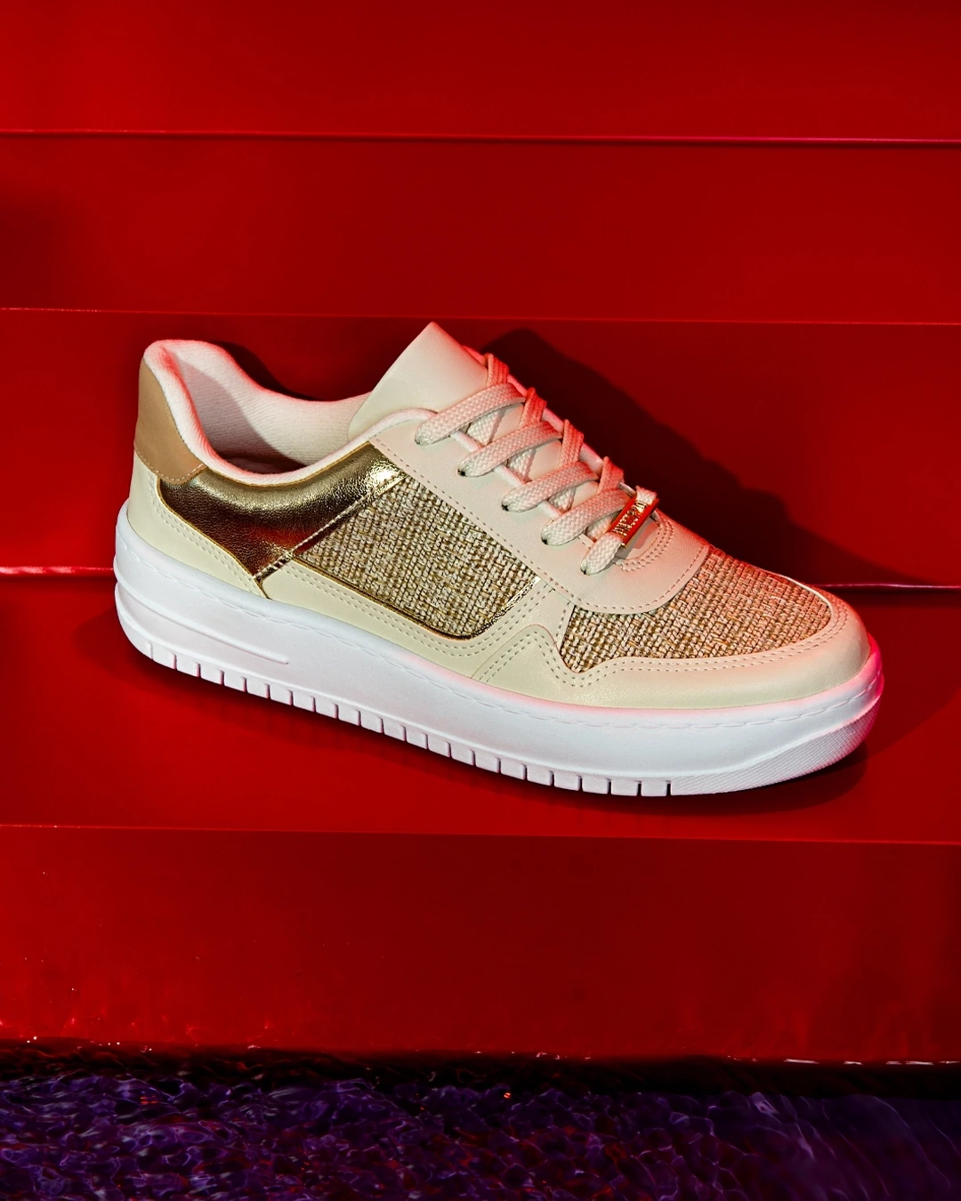 tenis vizzano Dourado